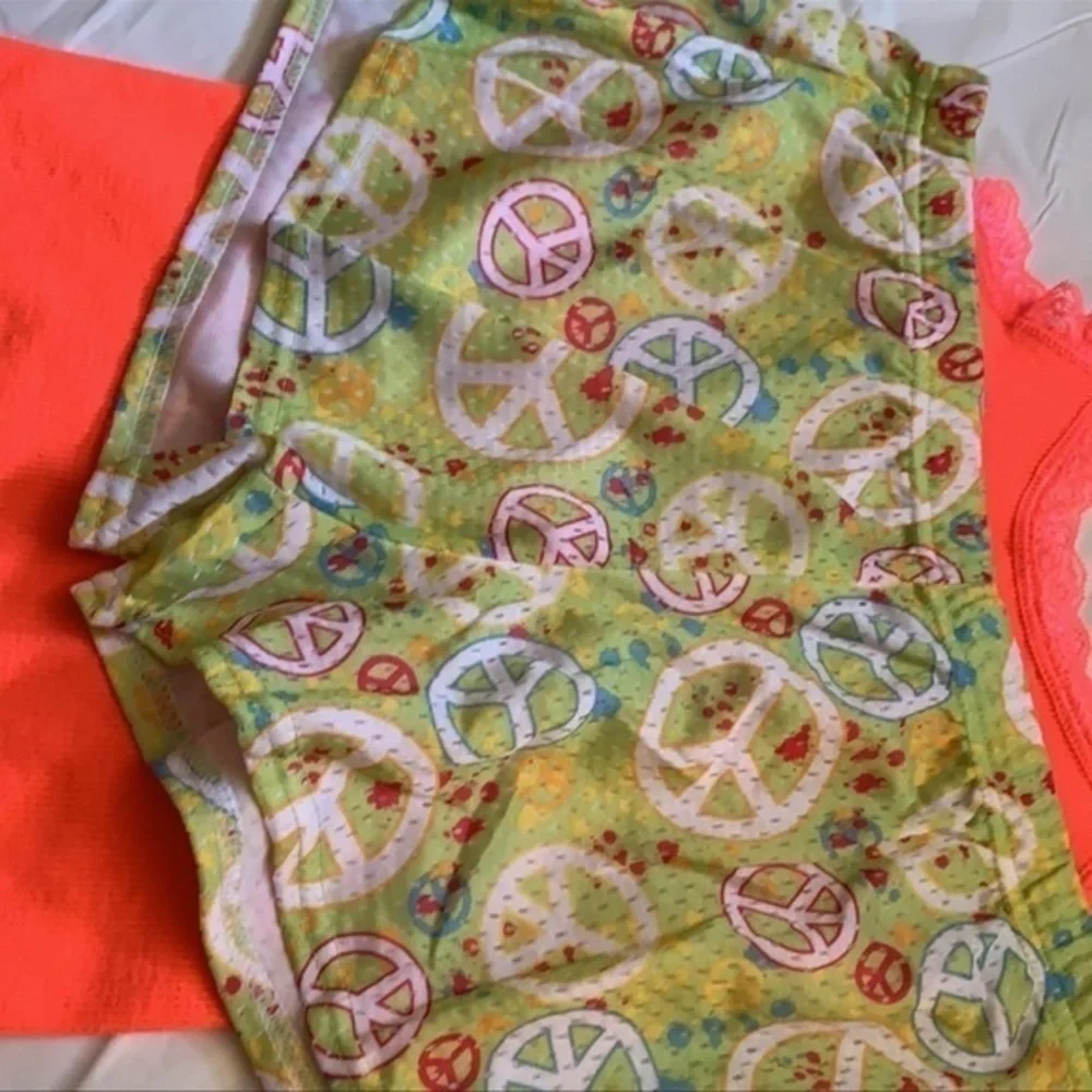 SOFFE WOMANS NEON SHORT SET TEE IS SMALL/MEDIUM SHORTS ARE SIZE LARGE